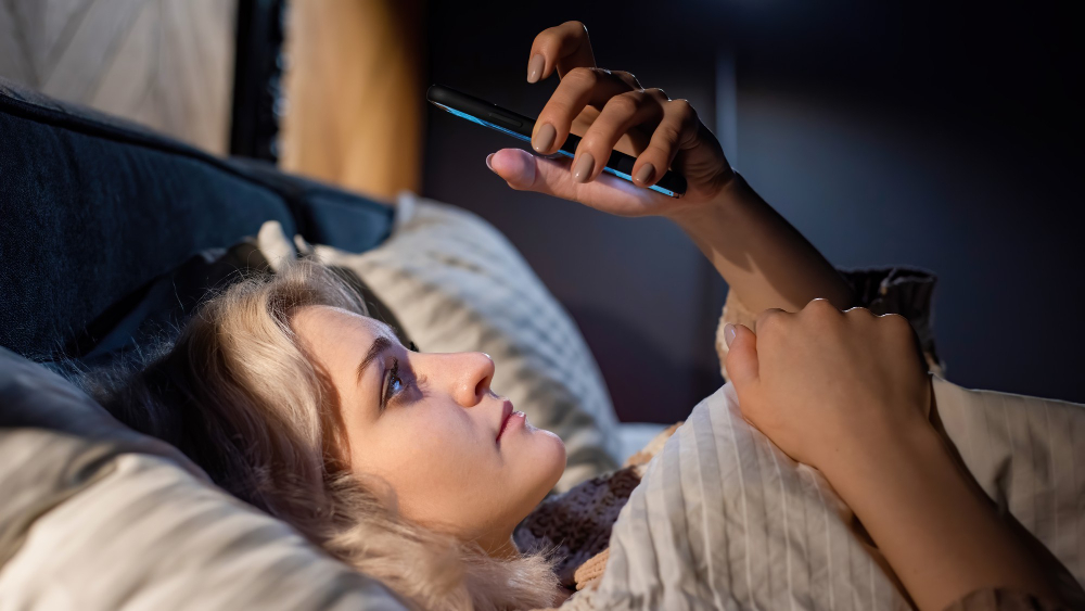 Šis vienas įprotis su telefonu – ir jūsų miegas bei nervai taps chaotiški