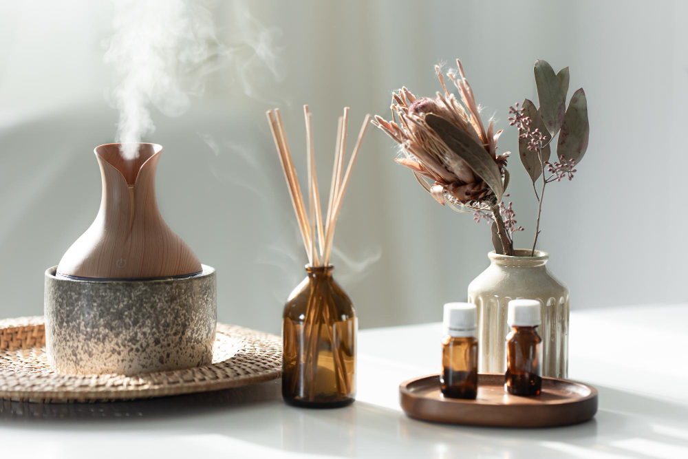 Kaip kvapai veikia nuotaiką: aromaterapijos galia namuose