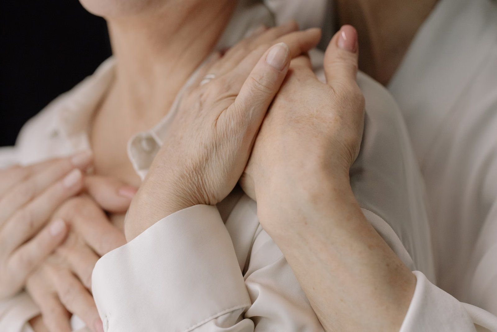 Kaip elgtis su demencija sergančiu žmogumi: praktiniai patarimai