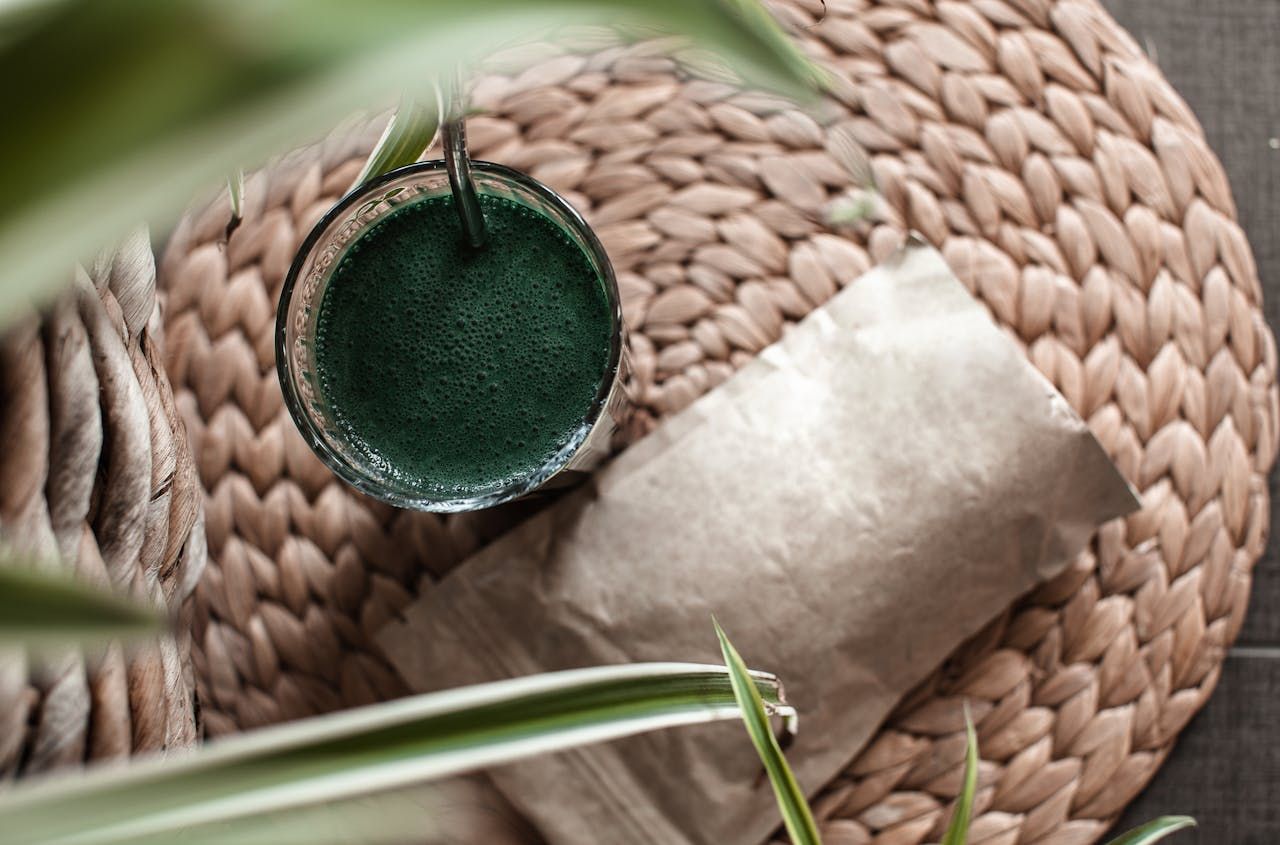Kaip vartoti spiruliną: dozės, laikas ir ką svarbu žinoti pradedantiems