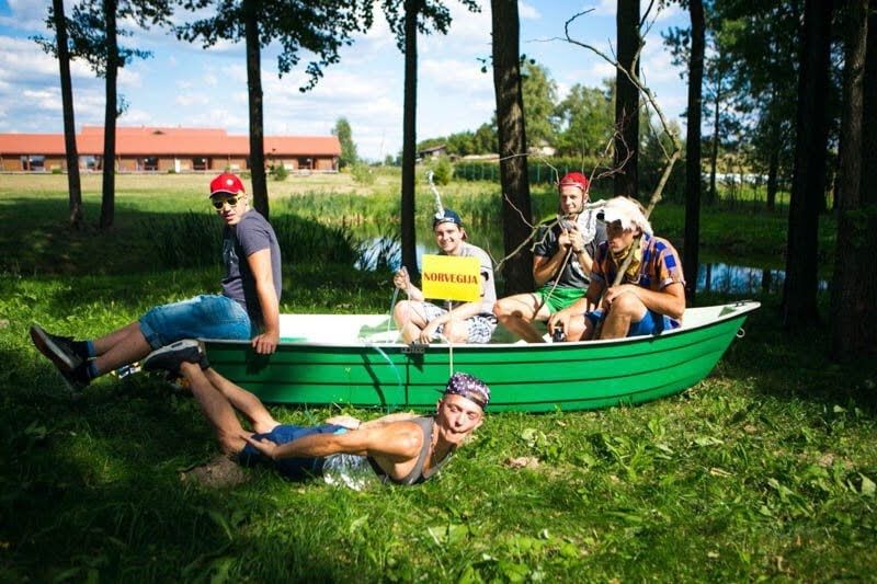 Komandos formavimas vasarą: inovatyvūs team building sprendimai